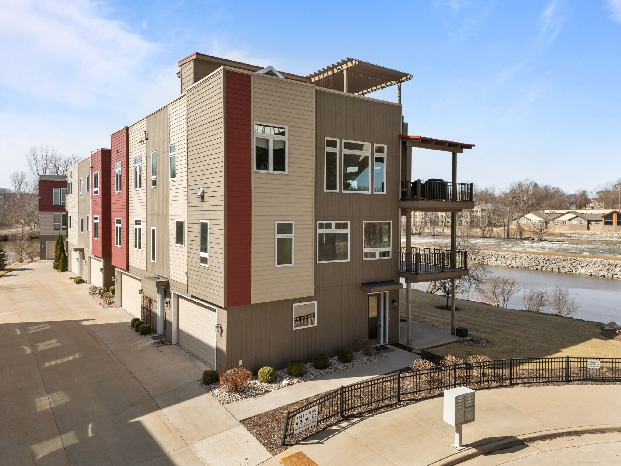 Building Photo - 1141 E Banta Ct