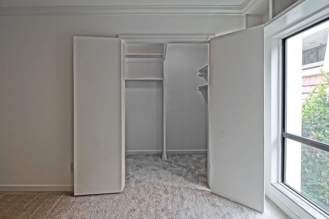 Building Photo - Newly Remodeled, Bright & Airy End Unit Condo in the beautiful "Villa Florenza" Complex in the he...