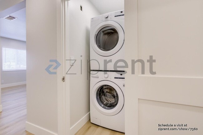 Building Photo - Unit C