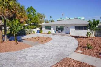 Building Photo - 929 Lantana Ave