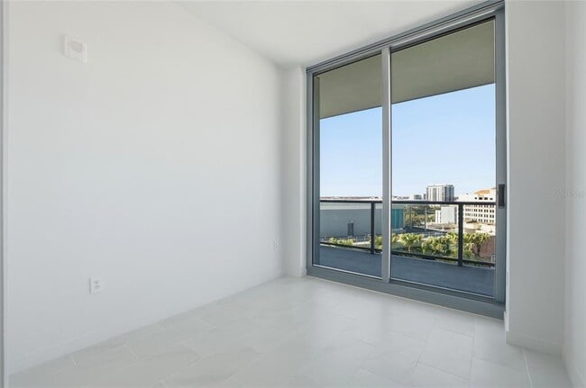 Building Photo - 400 Central Ave