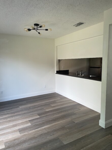 Building Photo - 214 Century Blvd