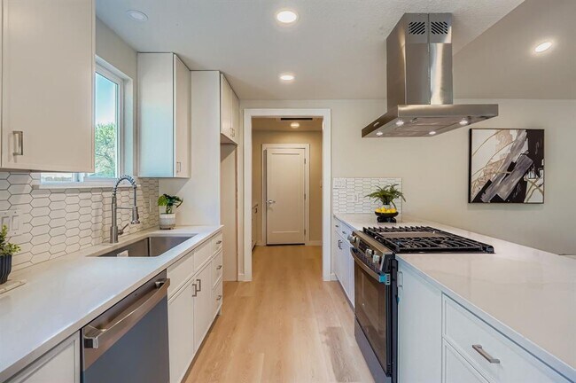 Building Photo - 7806 Whitsun Dr