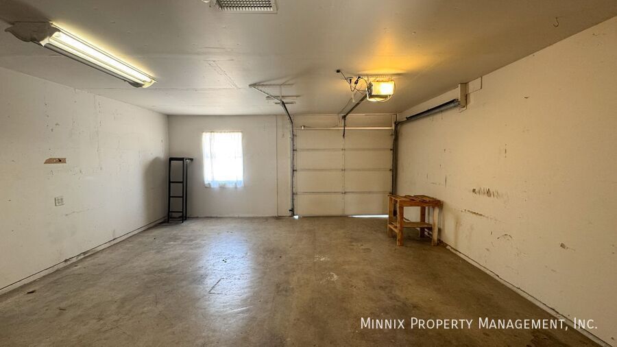 Building Photo - 3204 W Dengar Ave