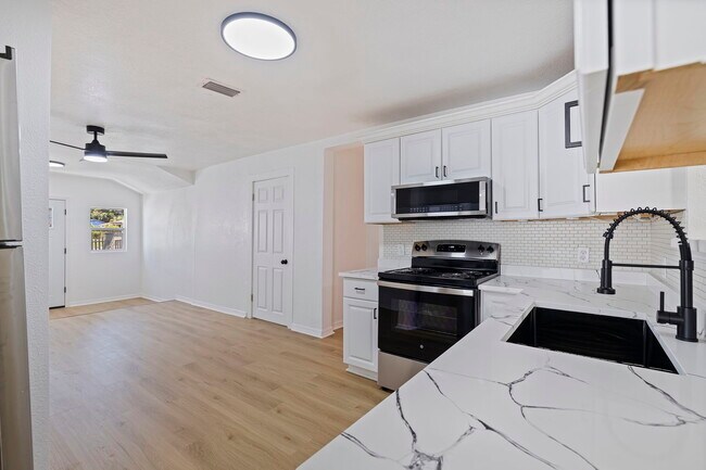 Building Photo - 2710 22nd Ave S