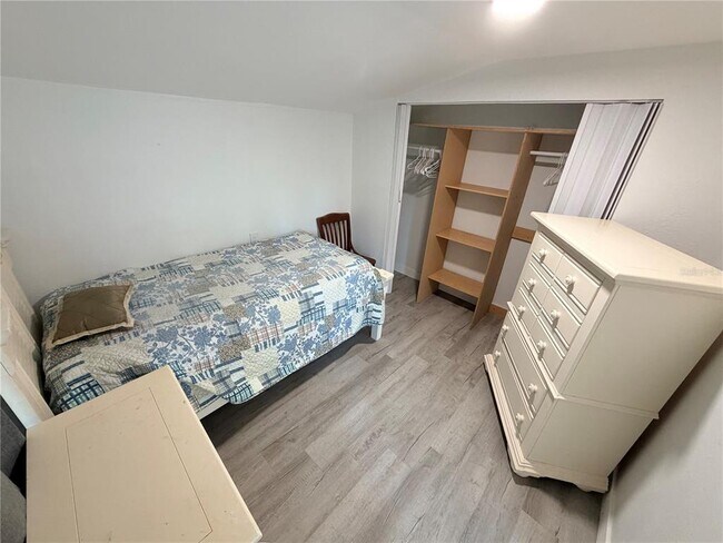 Building Photo - 5195 Countryside Ct