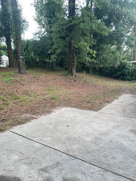Building Photo - 2432 Lumpkin Rd