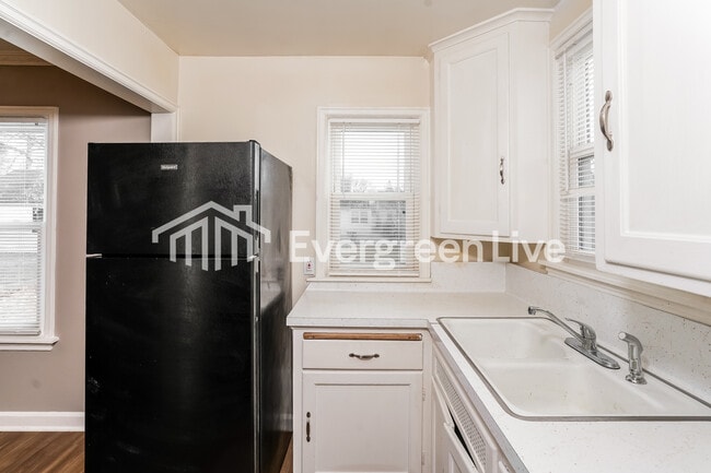 Building Photo - 4854 N 73rd St