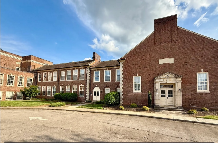 Building Photo - 130 E Glenwood Ave