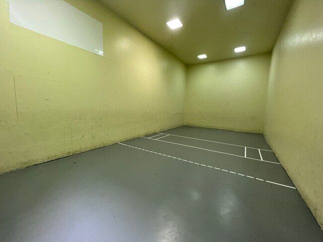 Building Photo - Warner Center 1 Bedroom Condo for Rent in Woodland Hills!