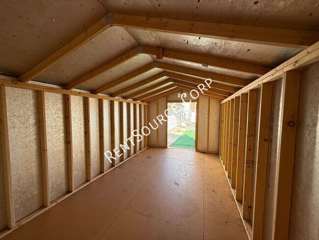 Building Photo - 1940 Simsburry St