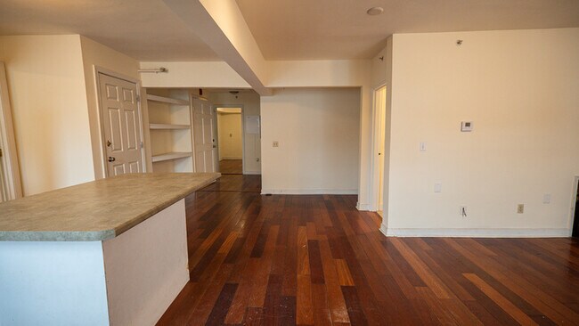 Building Photo - 361 Pearl St