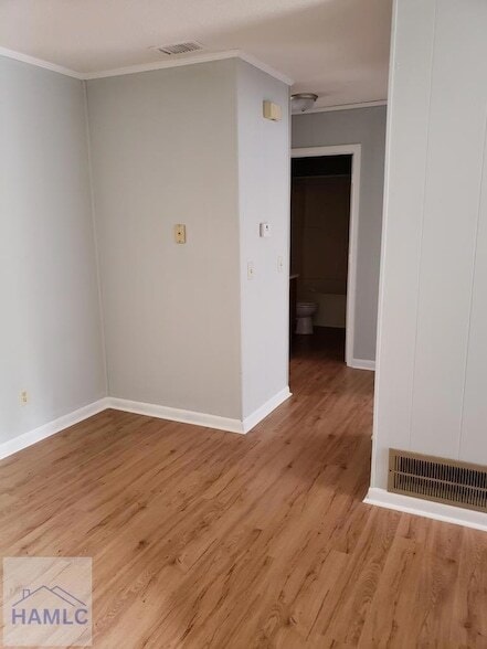 Building Photo - 991 Live Oak Dr