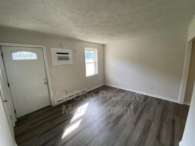 Building Photo - 114-116 Loch Lane Drive Apt 8