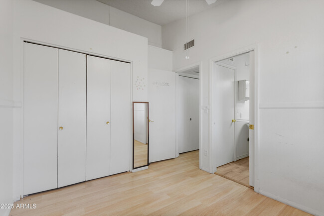 Building Photo - 625 S Westwood