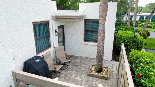 Building Photo - 401 Palm Tree Dr