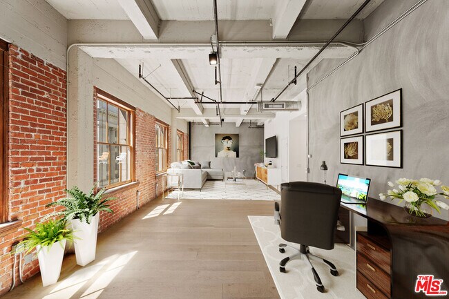 Building Photo - 808 S Broadway