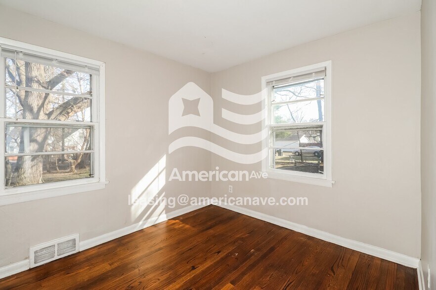 Building Photo - 1850 Huey St