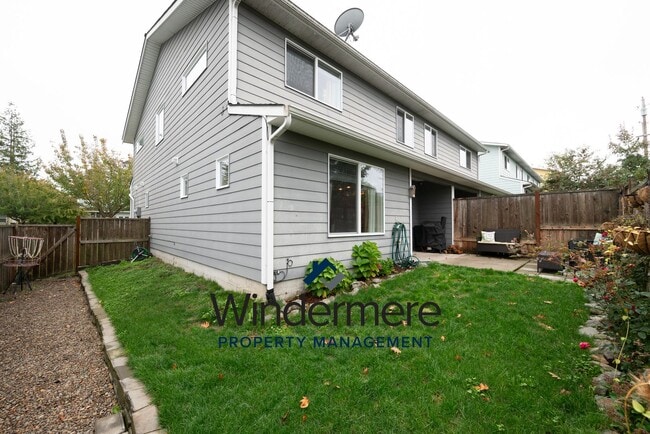 Building Photo - 3 Bed 2.5 Bath Townhome