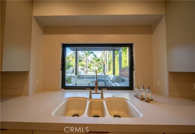 Building Photo - 17437 Oak Creek Ct