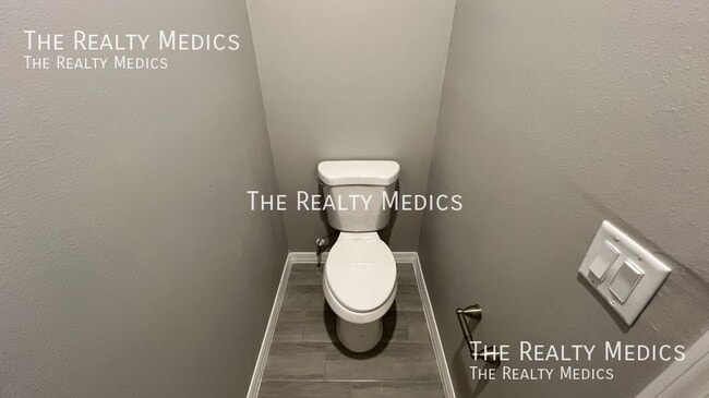 Building Photo - 850 Peyton Ave