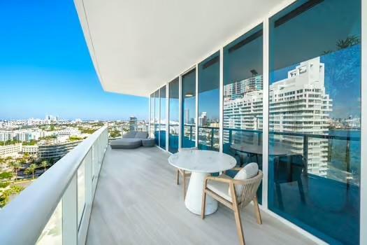 Building Photo - 100 South Pointe Dr