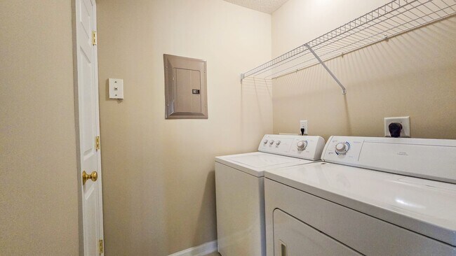 Building Photo - 2033 Salem Bluff Dr