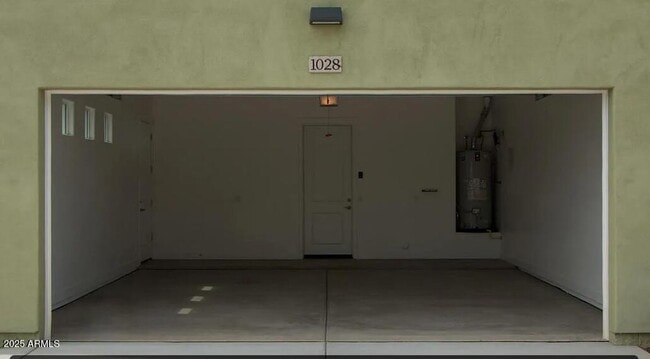 Building Photo - 1028 E Curry Rd