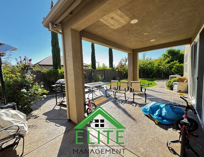 Building Photo - Welcome to this Immaculately Maintained Re...