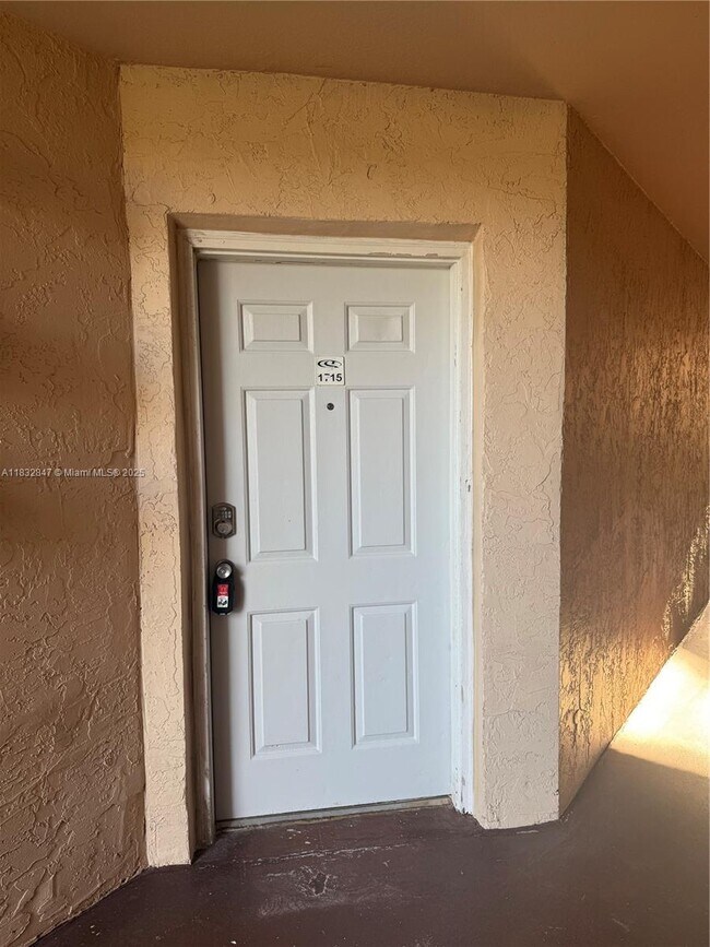 Building Photo - 3320 Pinewalk Dr N