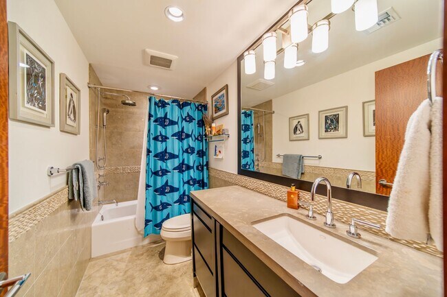 Building Photo - 2Bd/2.5Ba Seattle  Penthouse