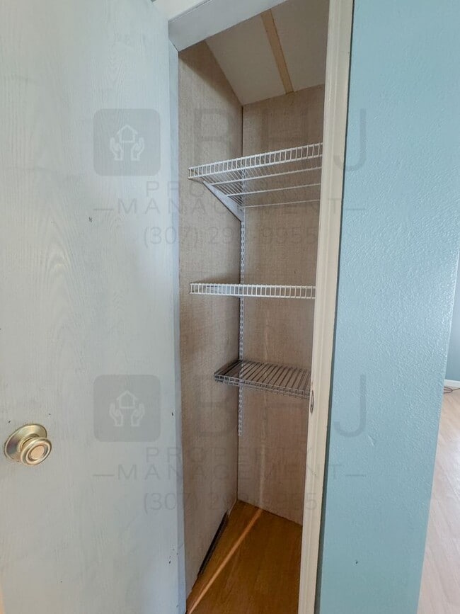 Building Photo - 4 BEDROOM / 2 BATH HOME IN SCSD1!