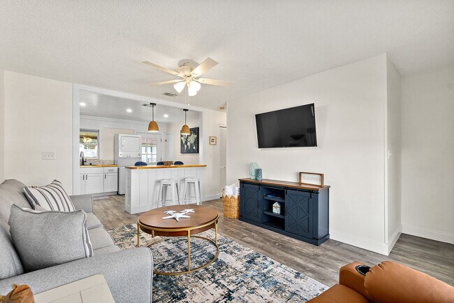 Building Photo - 103 A St