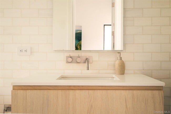 Building Photo - 279 Tompkins Rd