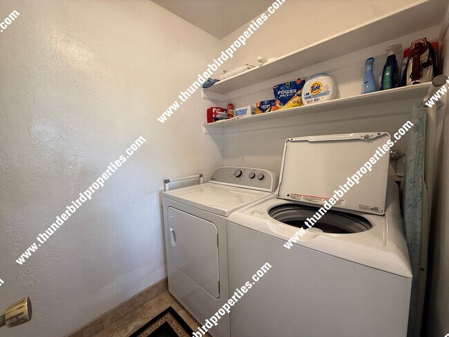 Building Photo - 65 Pheasant Hill Dr NE