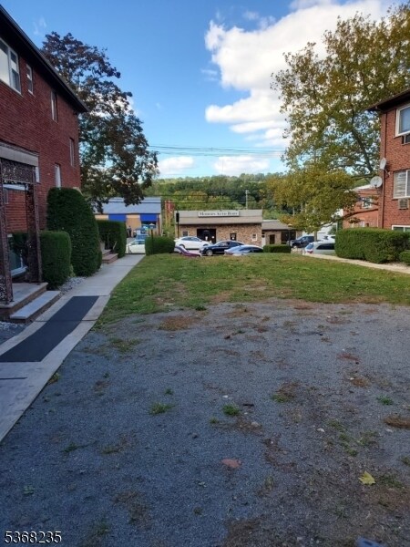 Building Photo - 378 Valley St