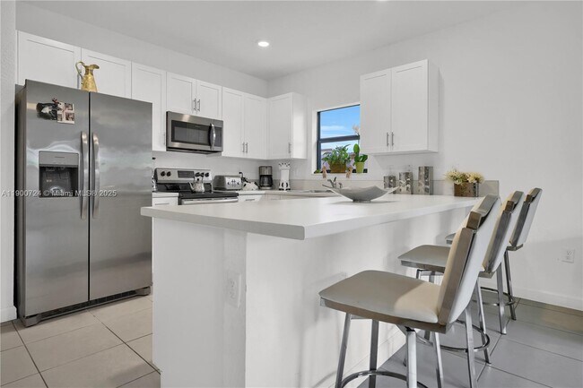 Building Photo - 151 NE 27th Terrace