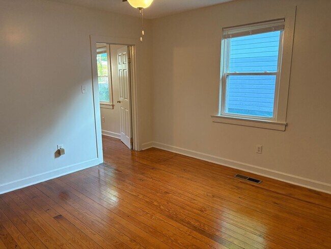 Building Photo - Newer windows, hardwood floors, a big pantry — and 9th Street a short walk away.