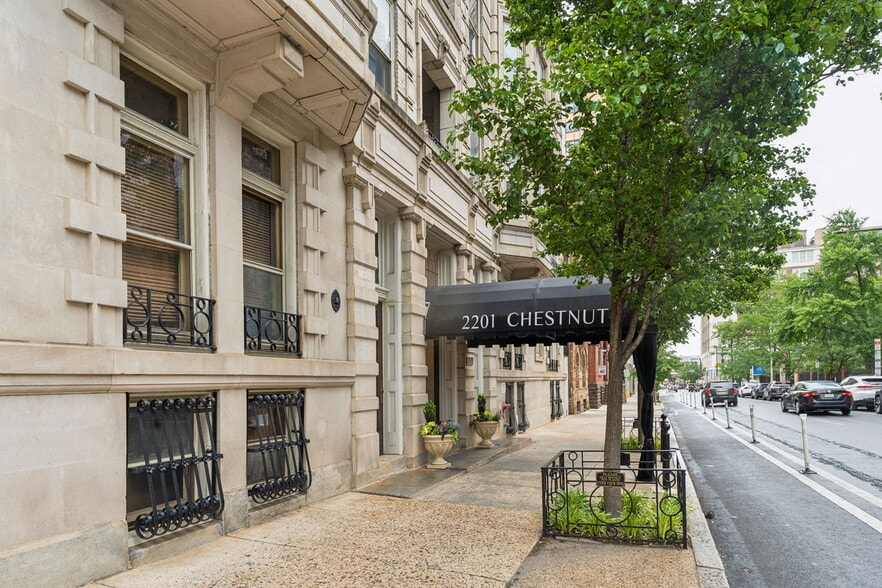 Building Photo - 2201 Chestnut St