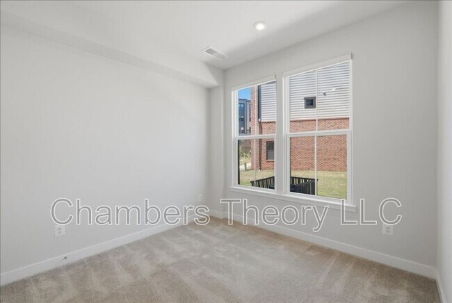 Building Photo - 4322 Ellipse Ter