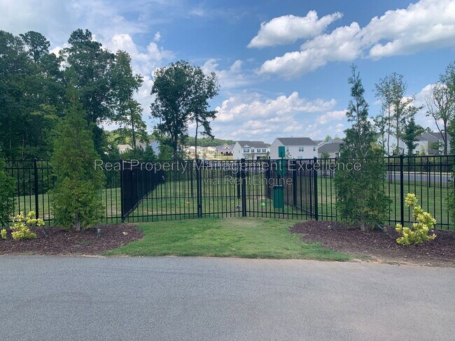 Building Photo - 213 David Hl Dr