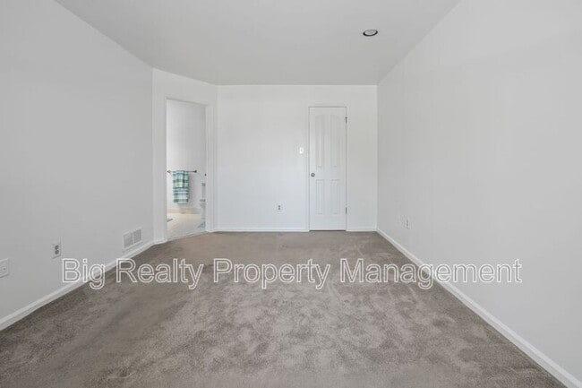 Building Photo - 1116 Foxmeadow Dr