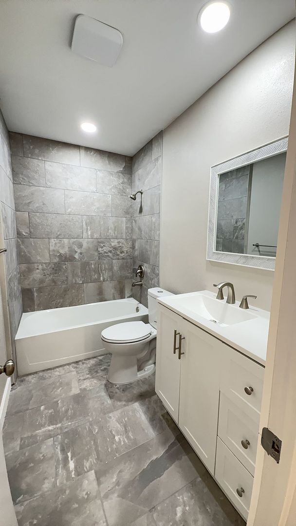 Building Photo - Cozy up this New Year in your new 2 bed/1bath home!