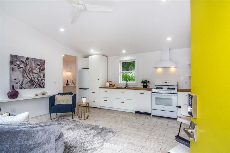 Building Photo - 2817 29th Ave S