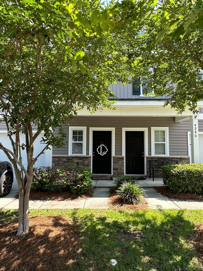 Building Photo - Updated Three Bedroom Townhome in West Ashley