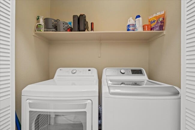 Building Photo - Stylish Single-Story 3-Bedroom Partially Furnished Home Designer Kitchen & Private Backyard Oasis