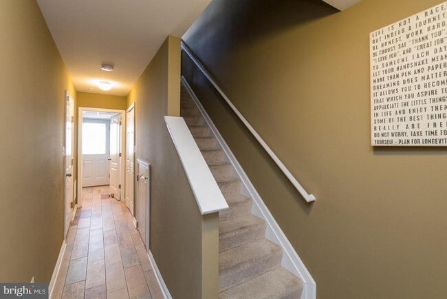 Building Photo - 818 Croggan Cres