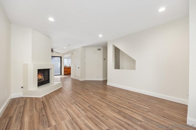 Building Photo - 810 America Way