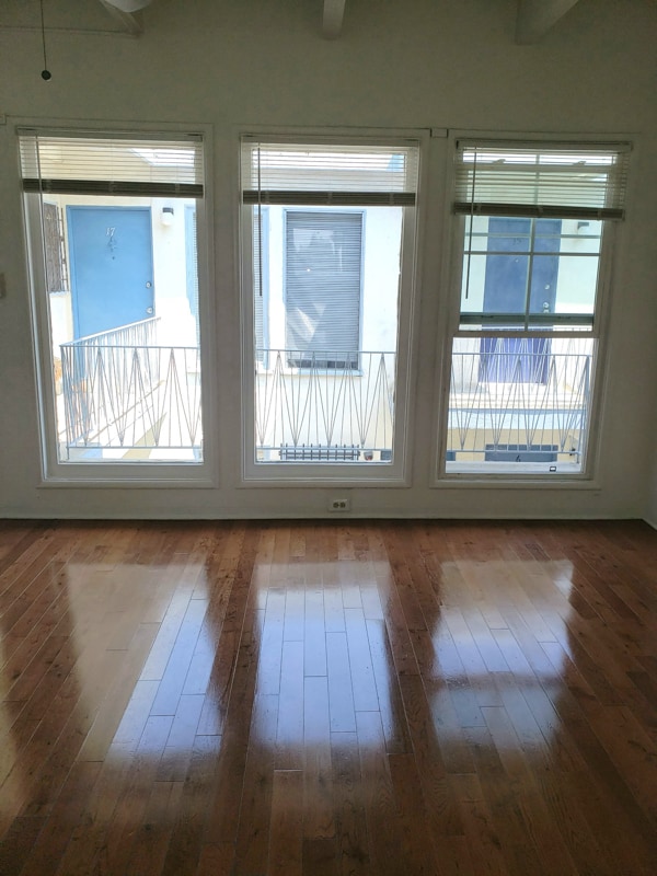 Building Photo - 1909 Beachwood Dr