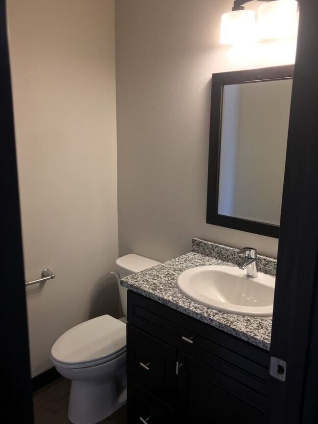Building Photo - 2303 Landon Ln